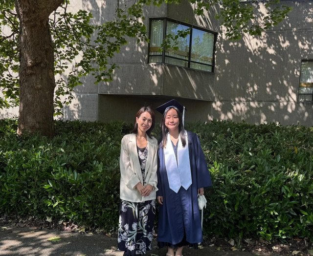 カナダでの高校卒業・進学の記念写真 11